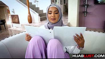 Hijab babe babi belajar nyedot kontol biar makin betah – nafsu hijab.