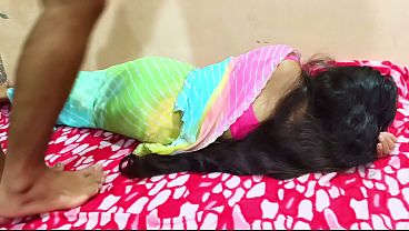 Cewek India digebuk di kamar tidur, sampe meringis keenakan.