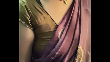Aku pengen banget sama ibu-ibu India seksi yang bikin ngilu.