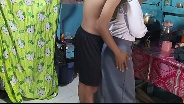 Ngentot adik ipar di dapur, pas mau berangkat sekolah, makin liar rasanya