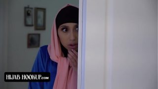 Ngentot Memek Sempit Cewek Cantik Berhijab Disetubuhi Instructor Ngeseks