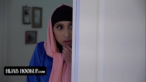 Ngentot Memek Sempit Cewek Cantik Berhijab Disetubuhi Instructor Ngeseks