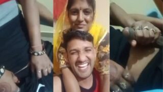 Bhabhi tua garang colokin kontol Devar di bokep desa Rajasthan