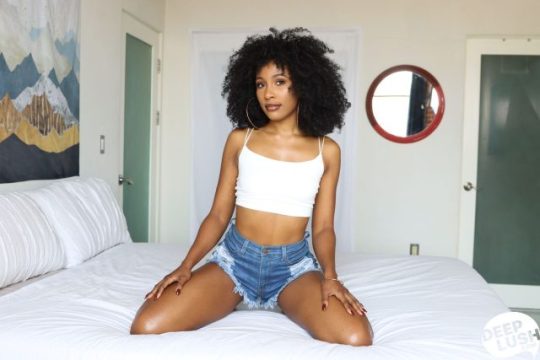 Deep Lush – Olivia Jayy, Ngentot Pertama yang Bikin Nagih
