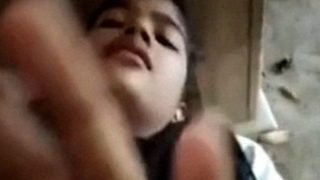 Gadis Bangladesh 18 tahun baru pertama kali ngerasain enaknya ngewe