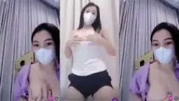 Lanny, belahan susunya bikin meleleh.