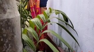 Memek basah tante Tamil ngocok kontol muda di kebun
