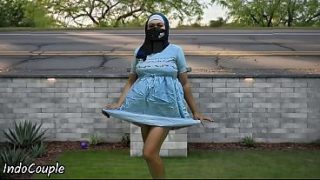 Mahasiswi Hijab jogging di tempat umum, cari duit dengan mulut basah.