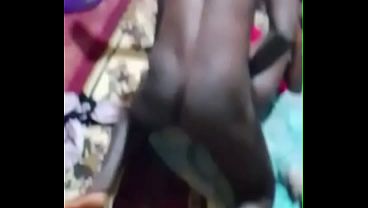 Gadis hitam montok digenjot brutal, nangis minta tambah kontol besar.