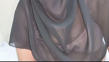 Tonton video mesum pacar deshi pakai hijab lagi ngentot.