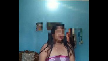 Video memek tiri desi India genjrang-gemjreng, siap bikin lo ngaceng.