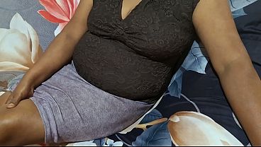 Sange berat lihat ibu tiri Asia di liburan, siap digaruk di kamar hotel