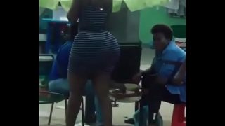 Nigerian paling bongsor pantatnya bikin ngiler