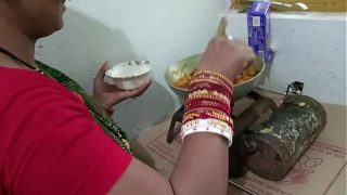 Mad ki kitchen stand pe chod diya chicken banate waqt – saaf hindi sexy aawaz mein