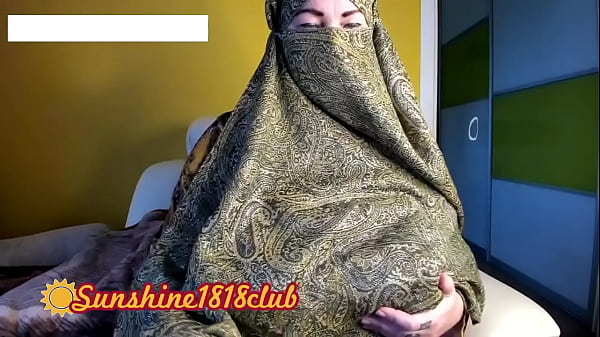 Tonton rekaman webcam 10 November, cewek gemuk Arab Turki berhijab, montok banget, toket gede bikin nagih.