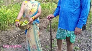 Desi kakak tiri dicolek kontol adik tiri di luar rumah, ngewe bebas tanpa malu.