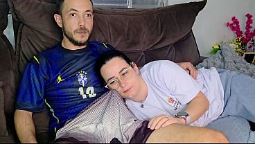 Kakak tiri digoda abang tiri pas nonton bola Brasil, makin panas makin liar