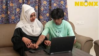 Hijab cewek kepergok bokep sama kakak tiri pas lagi colmek