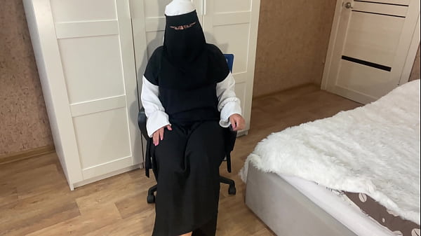 Tarian Arab sambil mainin memek sempit sampe crot